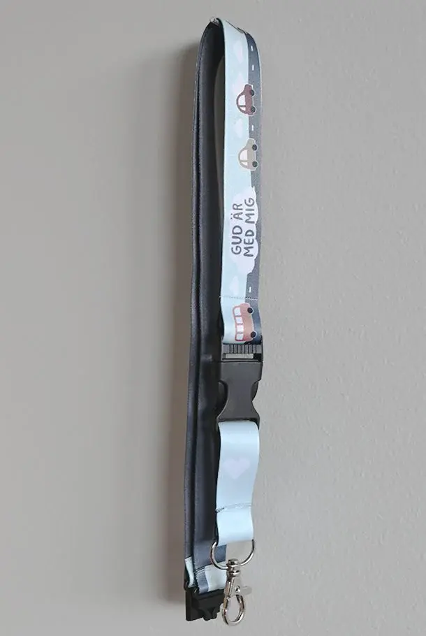 Långt nyckelband med fordon Gud är med mig3.webp