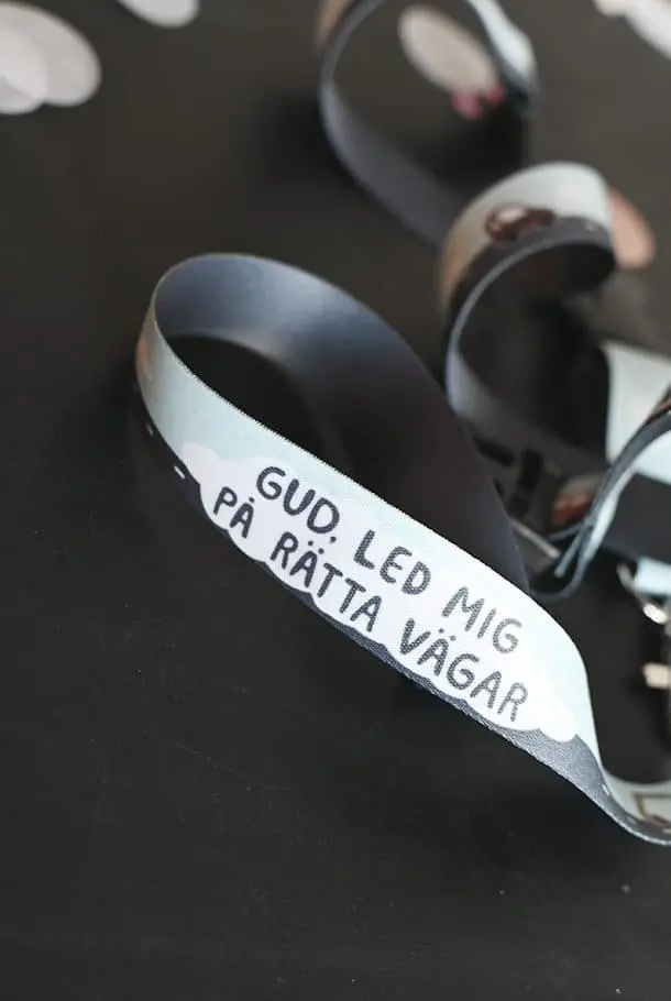 Långt nyckelband med fordon Gud är med mig2.webp