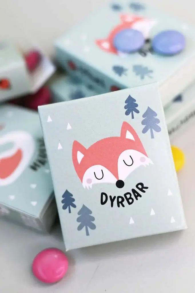 Tablettask med skogens djur – Härlig, dyrbar, trygg, älskad