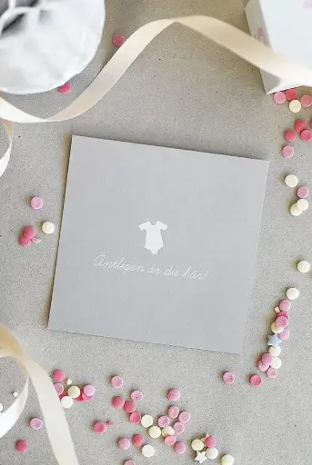 [713.005] Litet kort till minstingen: Äntligen är du här!